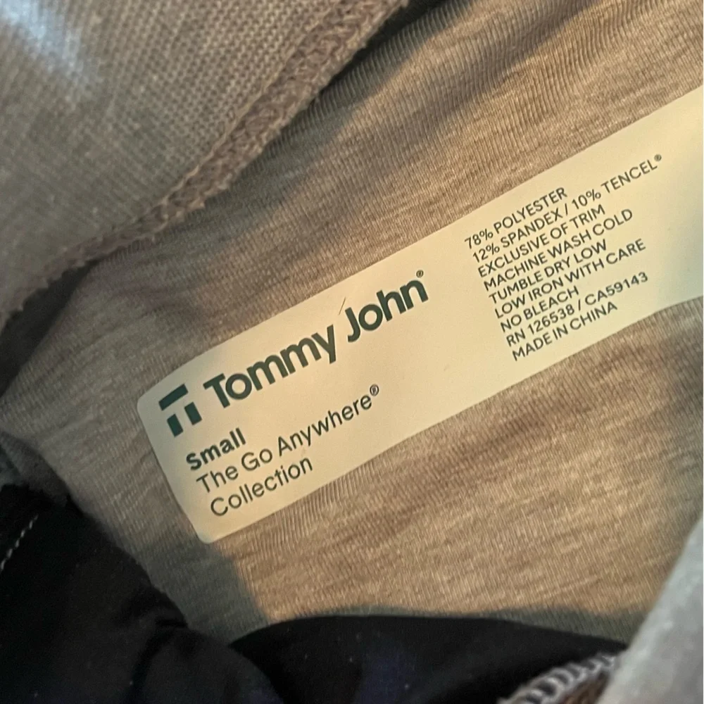TOMMY JOHN Go Anywhere Joggers Men’s S. no holes/stains but do have loose seams